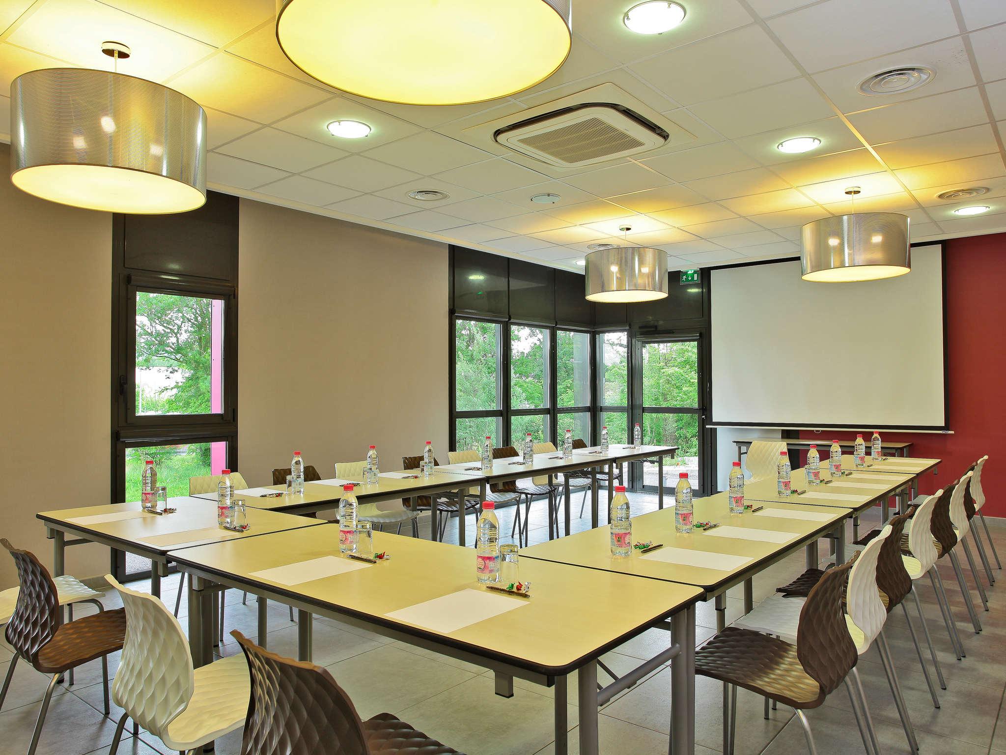 Отель Ibis Styles Castres Кастр Экстерьер фото