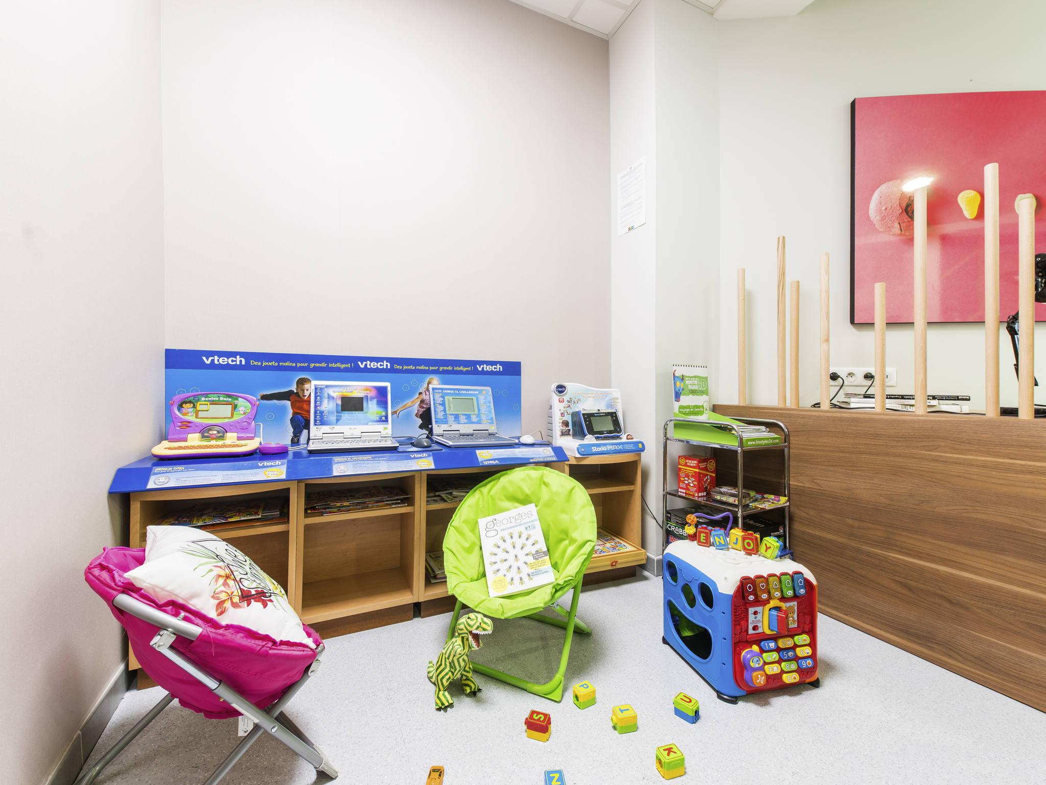 Отель Ibis Styles Castres Кастр Экстерьер фото
